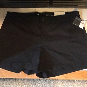 NWT 16 Black Khakis by GAP / 4” Short 🌟